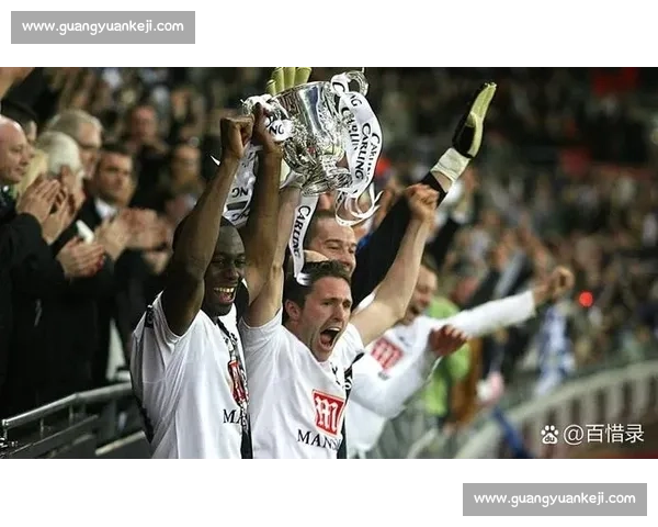 热刺纽卡首尔季前赛燃爆 2NE1 中场热舞掀怀旧风暴